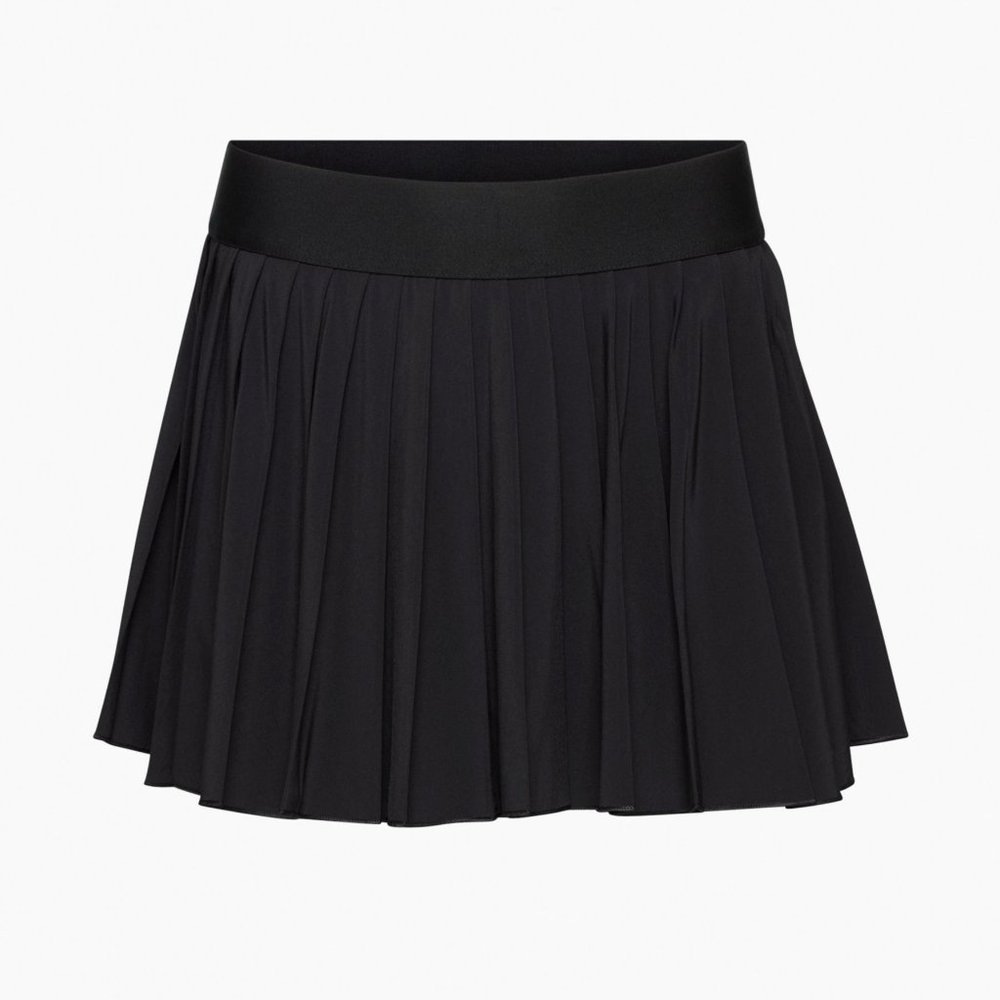 Aritzia TnAction tennis skirt shorts size M BNWOT